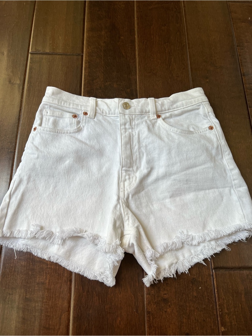 Zara White Frayed Hem Denim Shorts